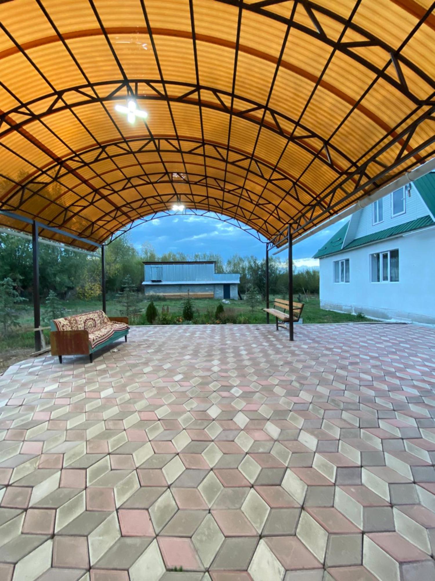 Guest House Glover Karakol Εξωτερικό φωτογραφία
